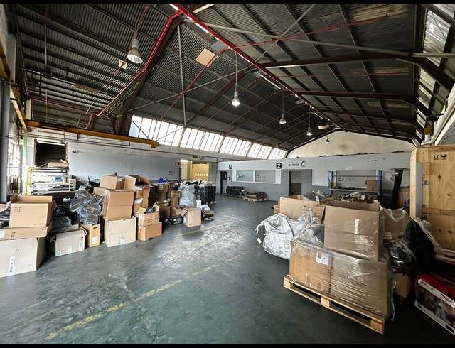 1,985M² WAREHOUSE TO LET IN KEW